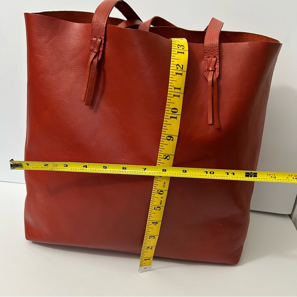 MADEWELL - The Transport Tote: The Tassel-Tie Edition in Fresh Chili color - Picture 9 of 16
